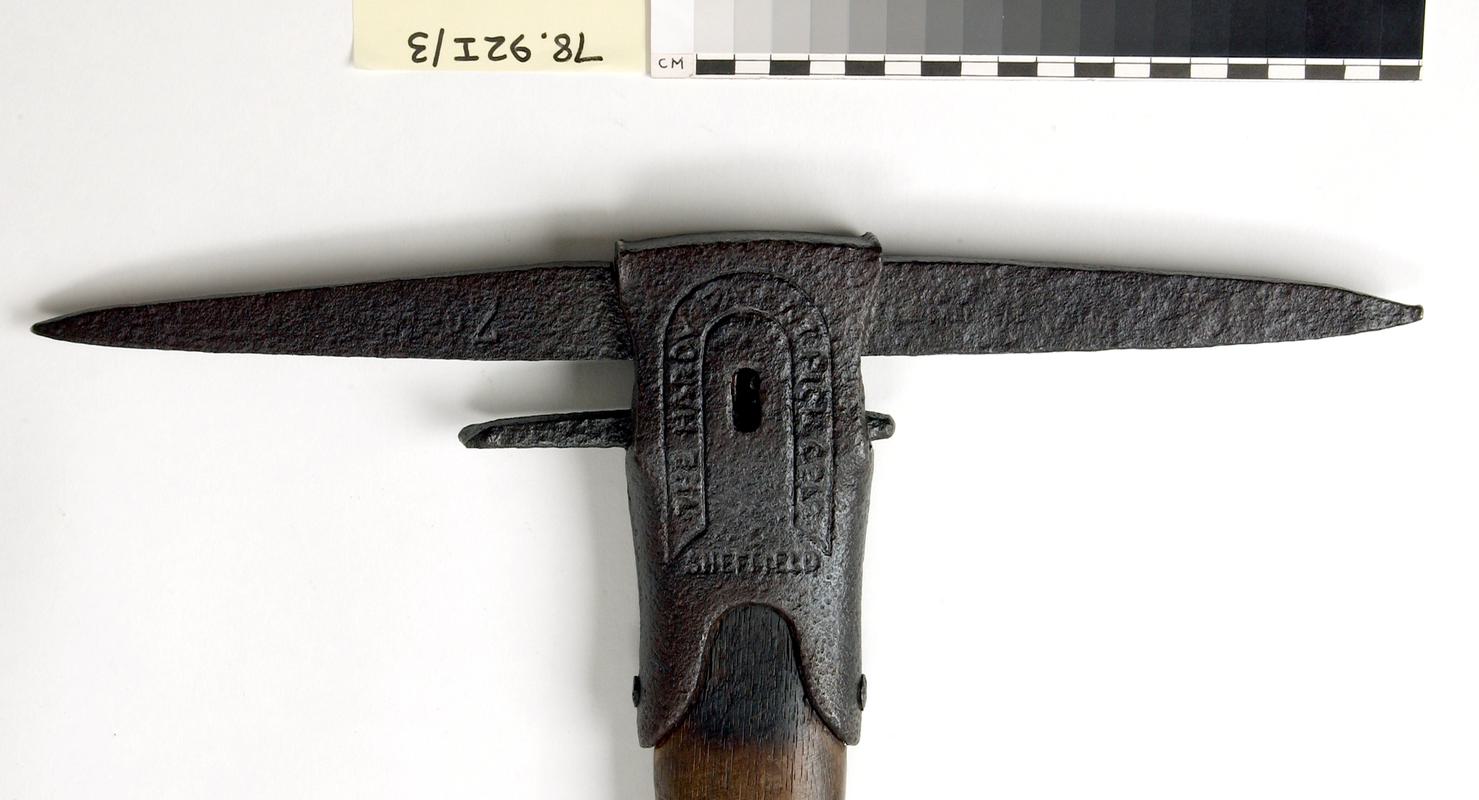 Holing/cutting mandrel