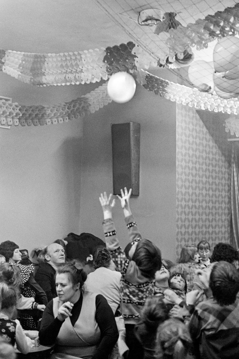 GB. WALES. Abertillery. Children's Christmas party. 1974.