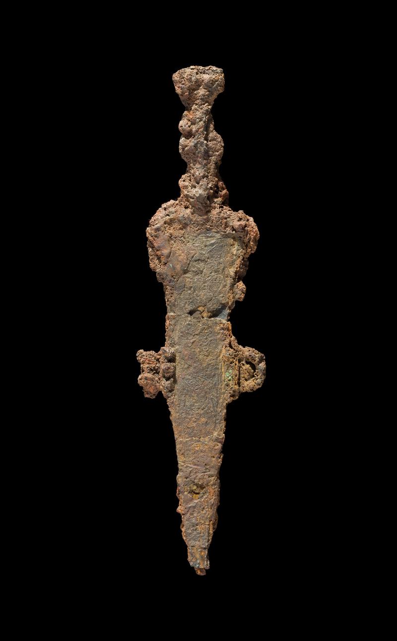 Roman iron dagger with inlaid scabbard