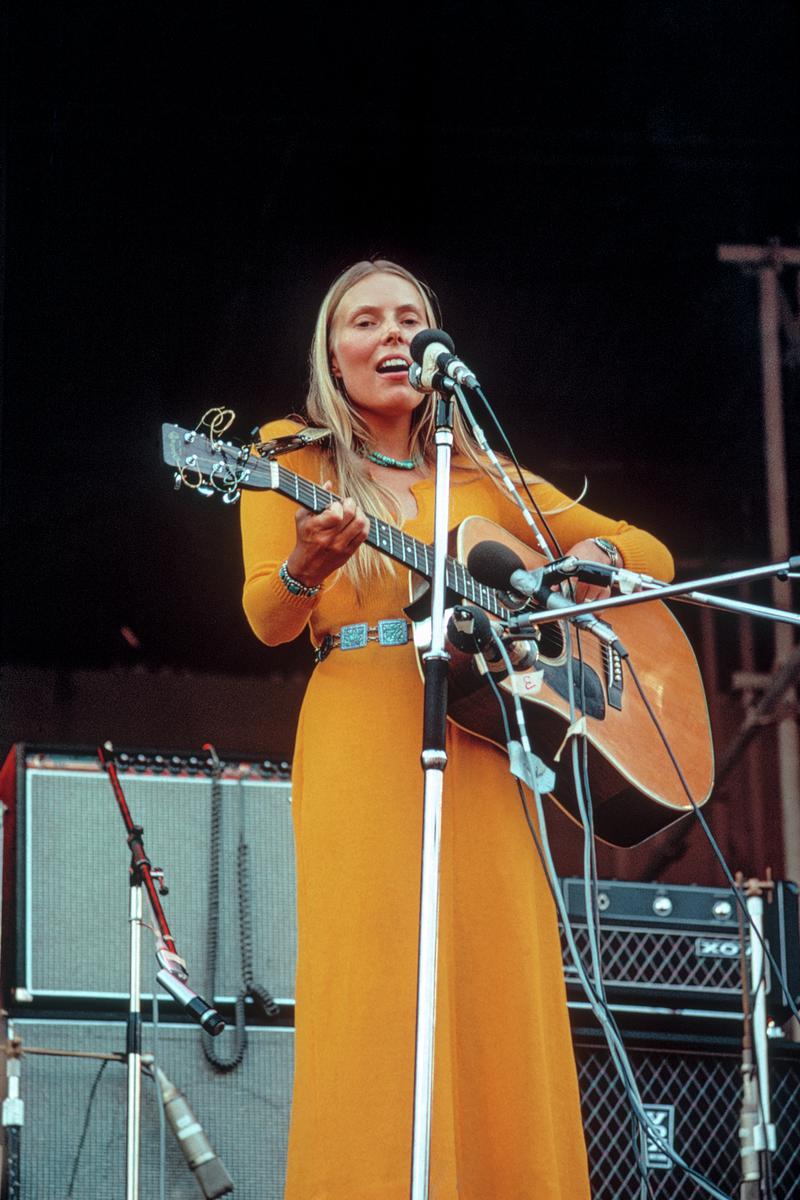 GB. ENGLAND. Isle of Wight Festival. Joni Mitchell. 1969.