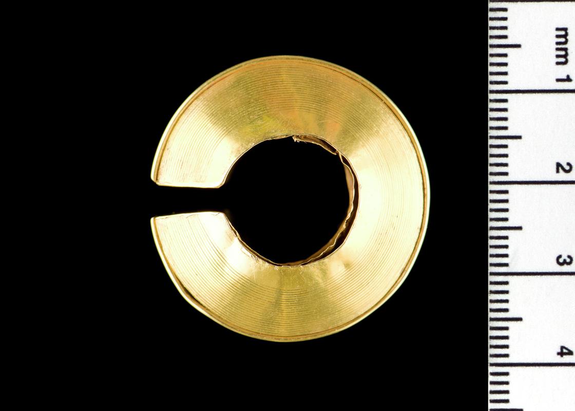 Late Bronze Age gold penannular lock ring