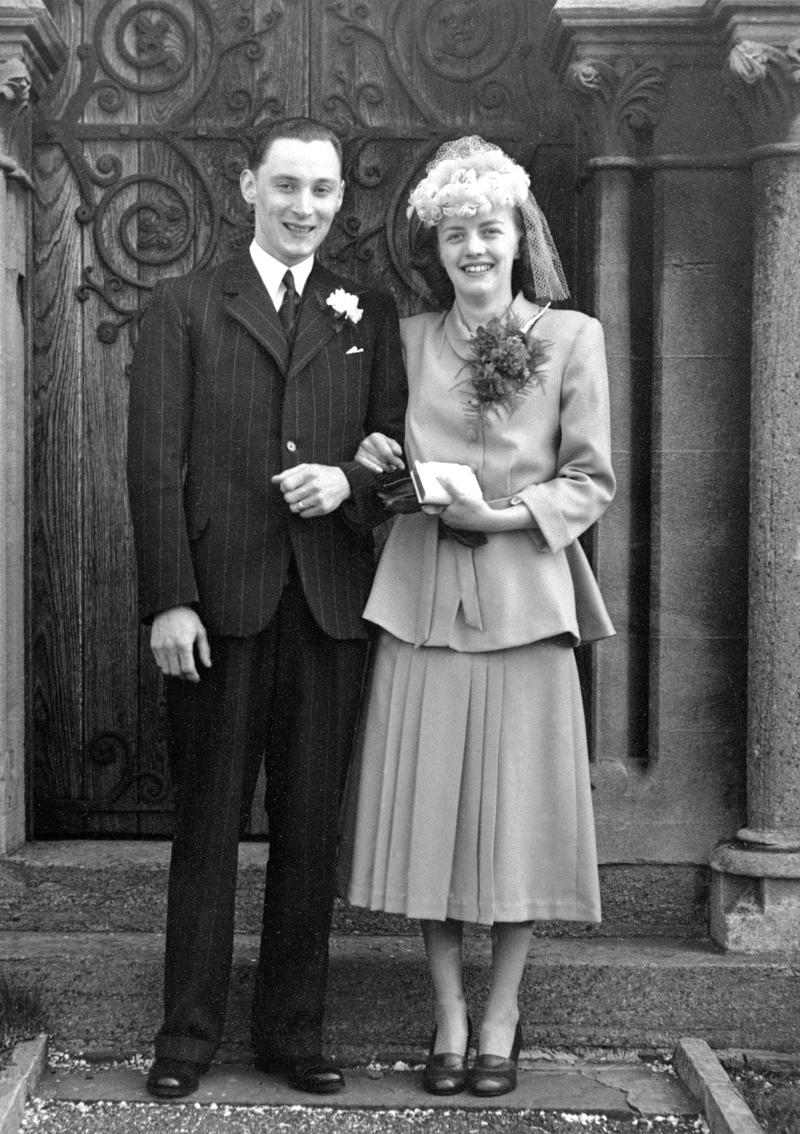 Wedding phorograph of MR & Mrs G Drysdale, 1949