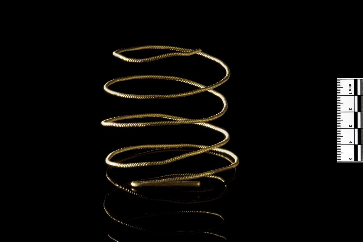 Middle Bronze Age gold bar-twisted torc