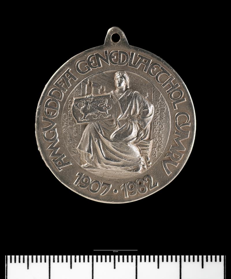 Amgueddfa Cymru medal - Obverse