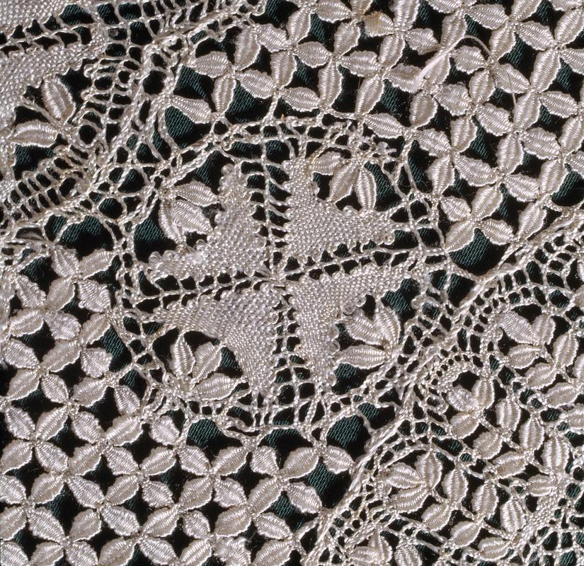 Collar made from Maltese cream silk bobbin-made lace, mid-19th century