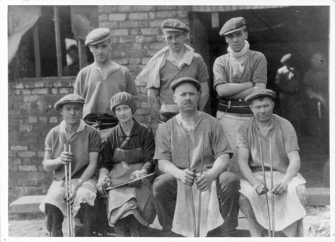Workers at Bryn tinplate works, Ynysmeudwy