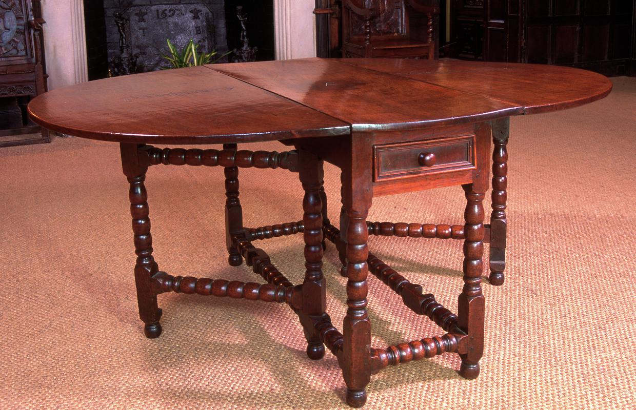 Gateleg table