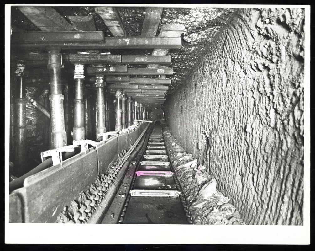 Photograph of North 9" face in 9" seam at Lewis Merthyr Colliery.