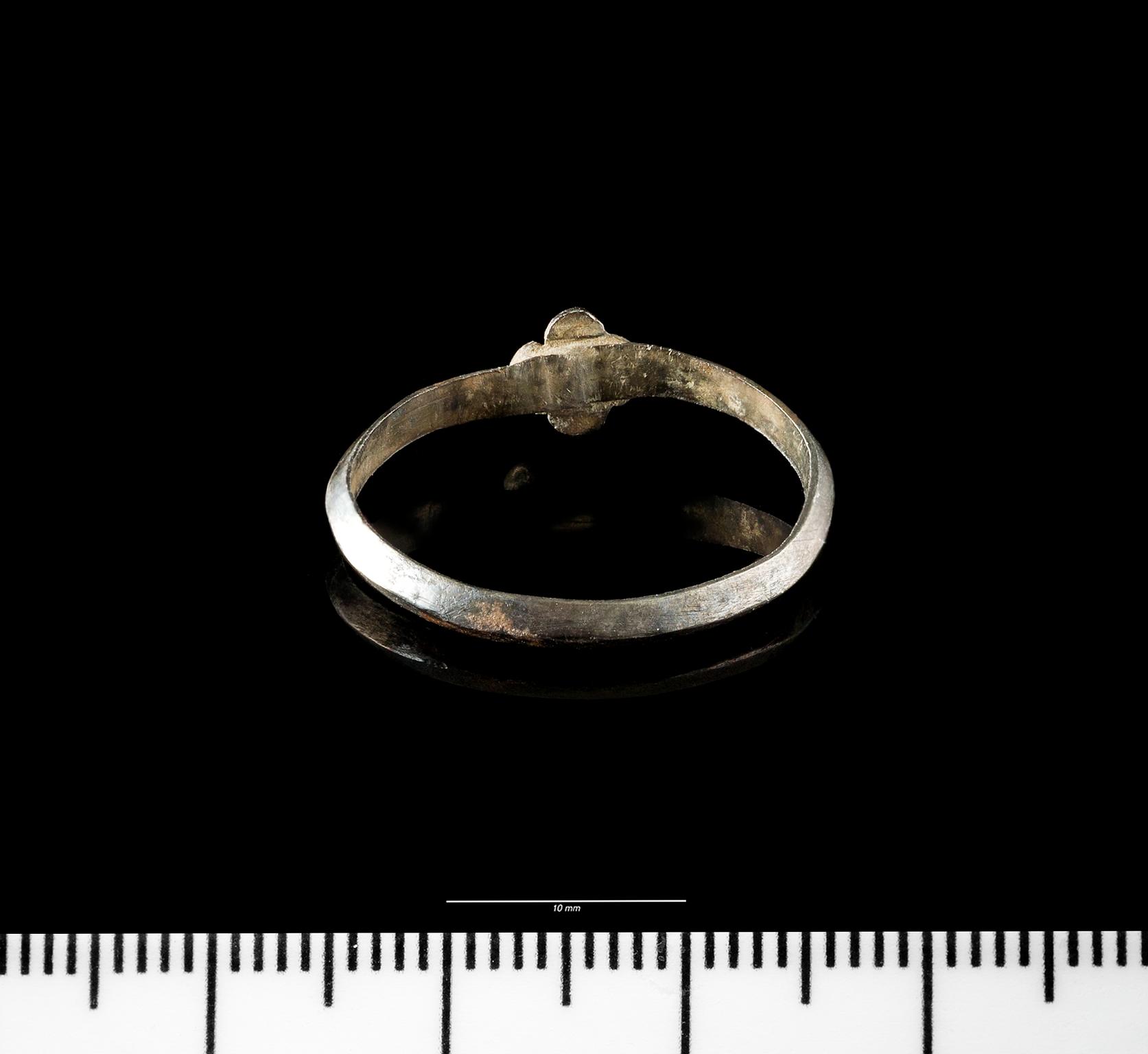 Medieval silver gilt finger ring