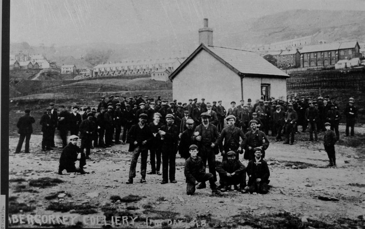 Miners' Pay Day, Clydach Vale