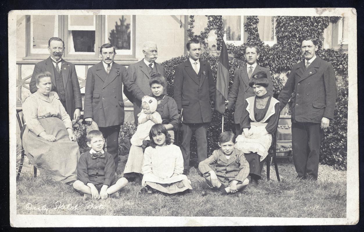 Belgian Refugees staying at "Llys Owen" Criccieth (front)