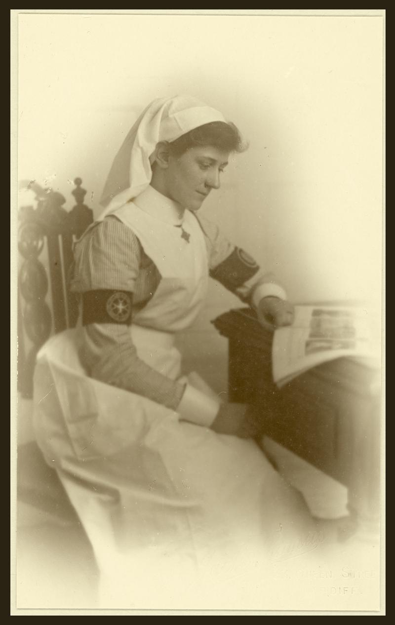 St John's Ambulance nurse's uniform, 1914-18