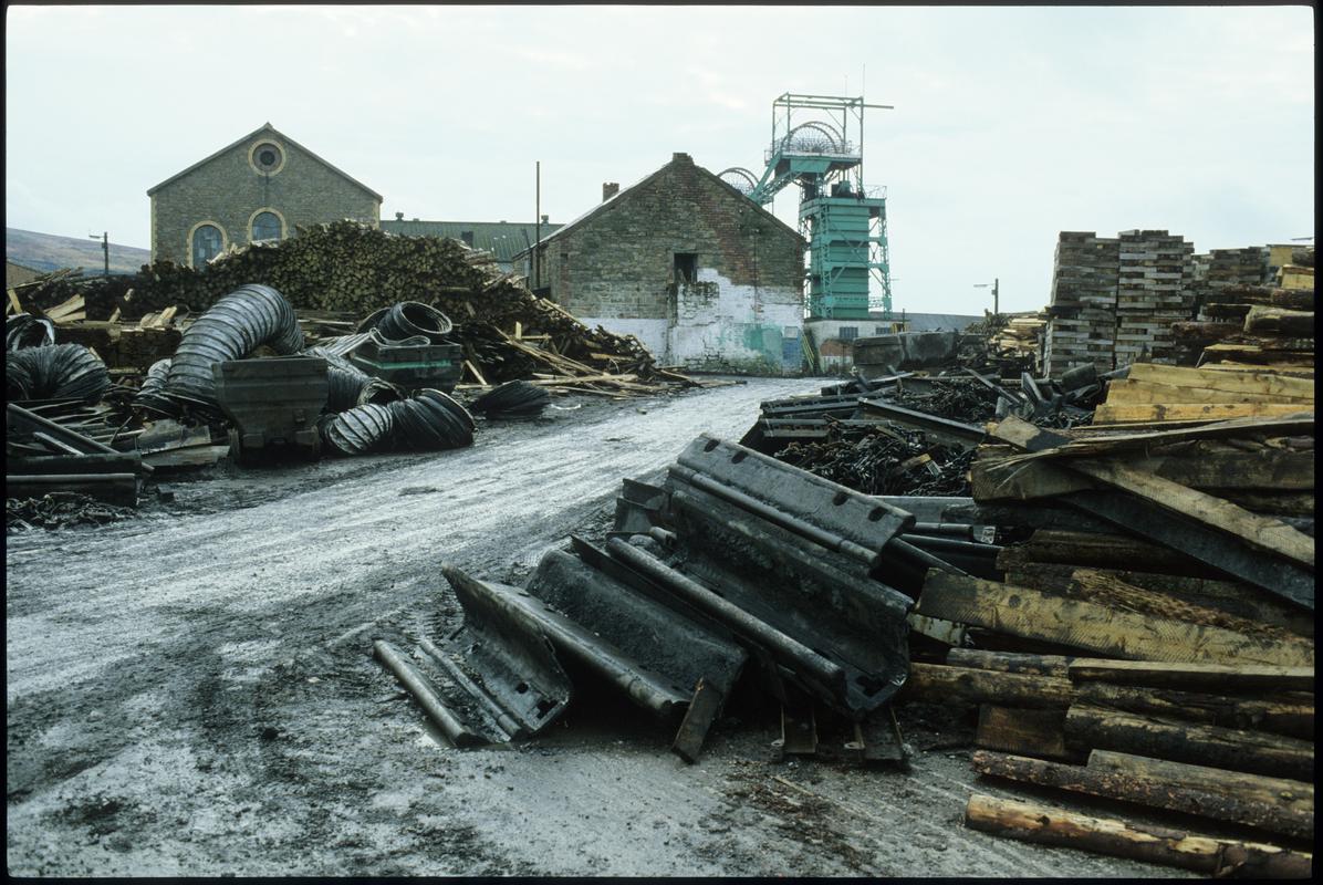 Colour film slide showing Coegnant Colliery yard, 25 November 1981.
