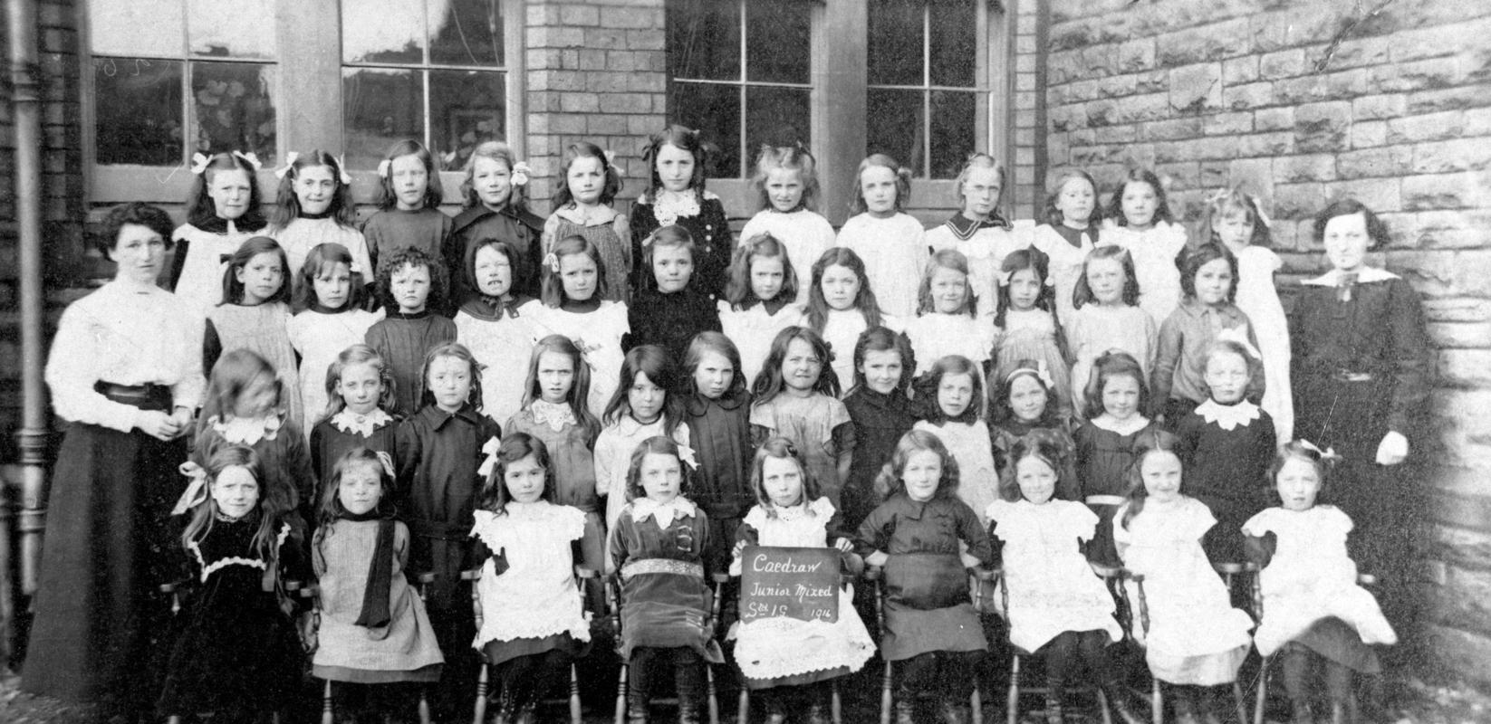 Pupils of Caedraw Junior School, with Teachers. C. 1914.