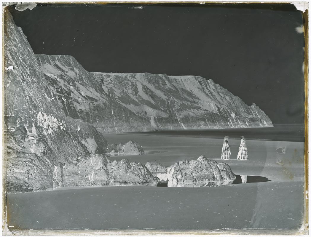 Thereza and Emma Llewelyn, glass negative