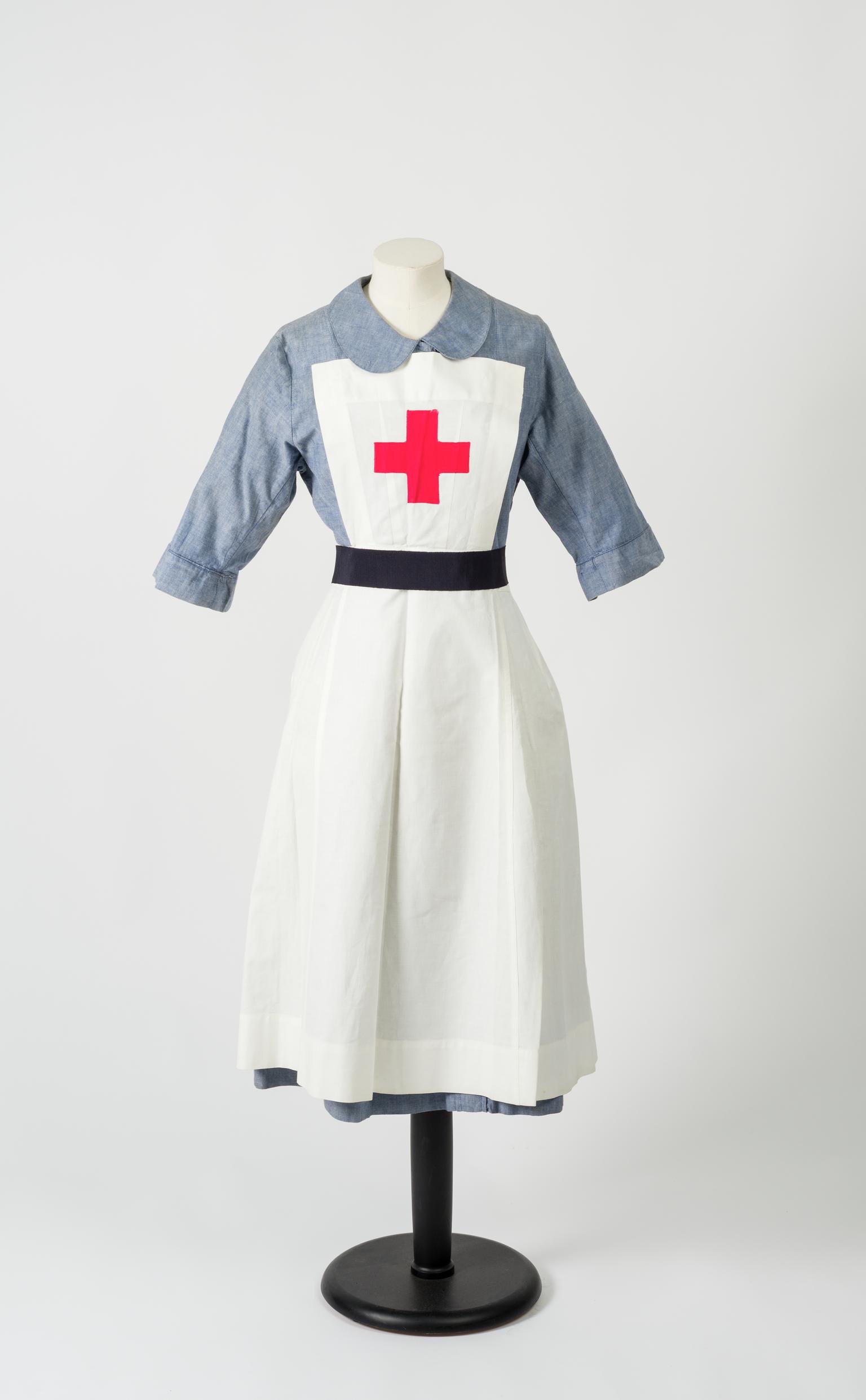 Nurse's dress, apron and belt, 1939 - 1945