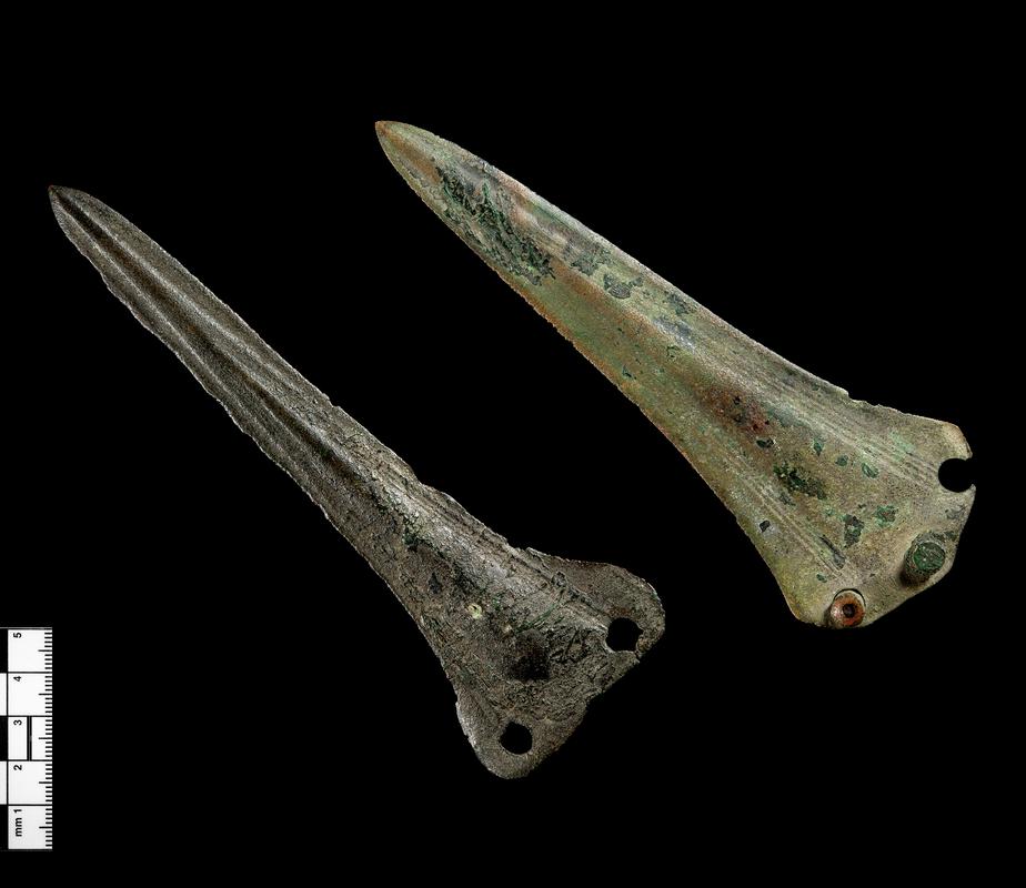Early Bronze Age bronze daggers