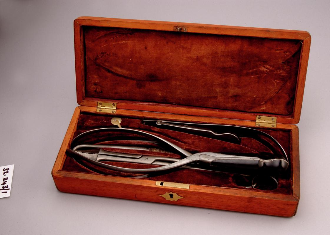 Obstetric instruments (case)