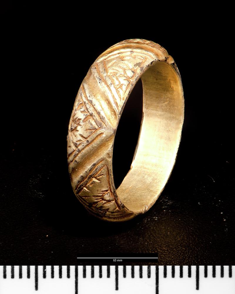 Medieval silver gilt finger ring