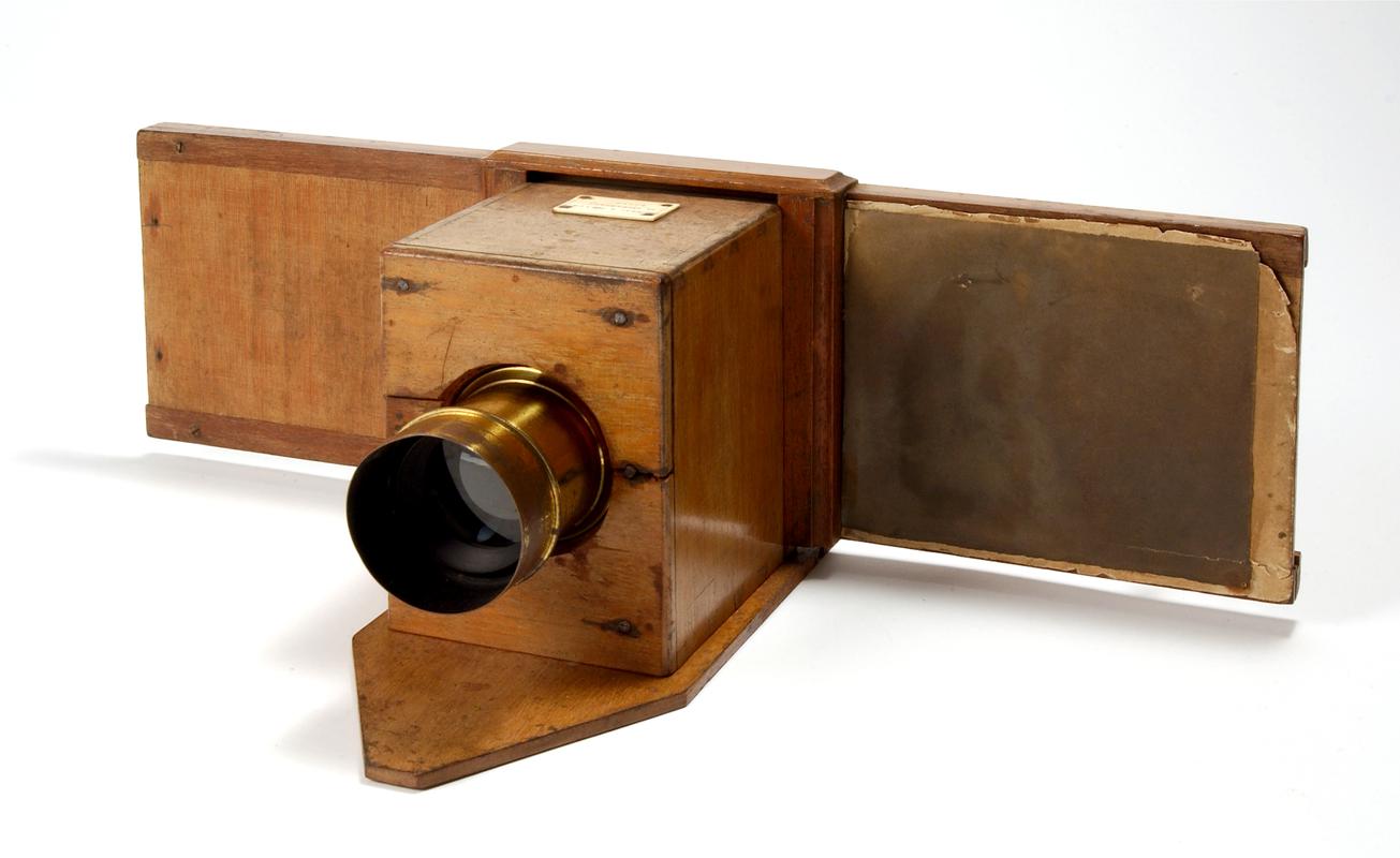 Single lens camera manufactured by Murray & Heath of London and used in the production of stereoscopic images (front view)