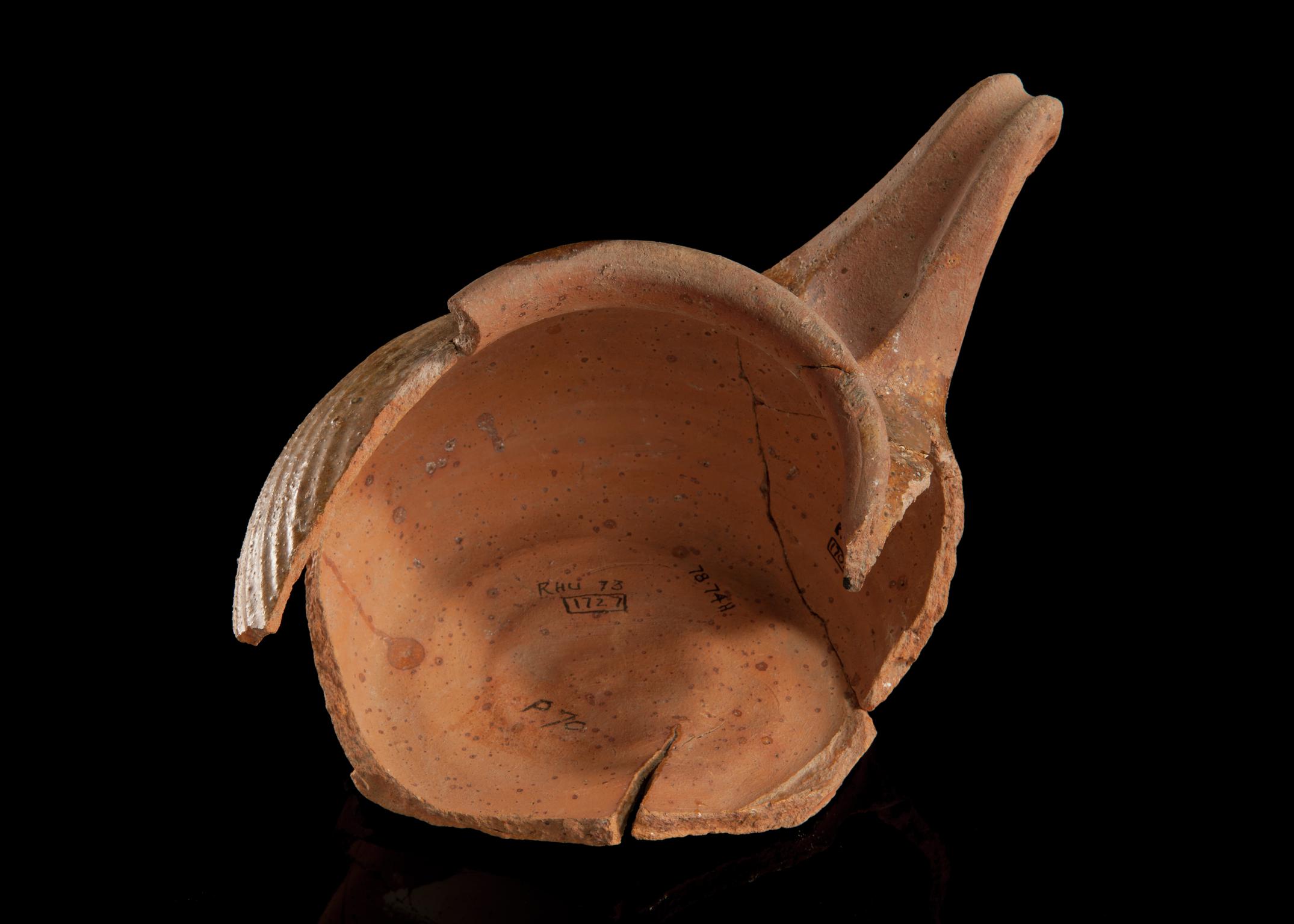 Medieval pottery pipkin