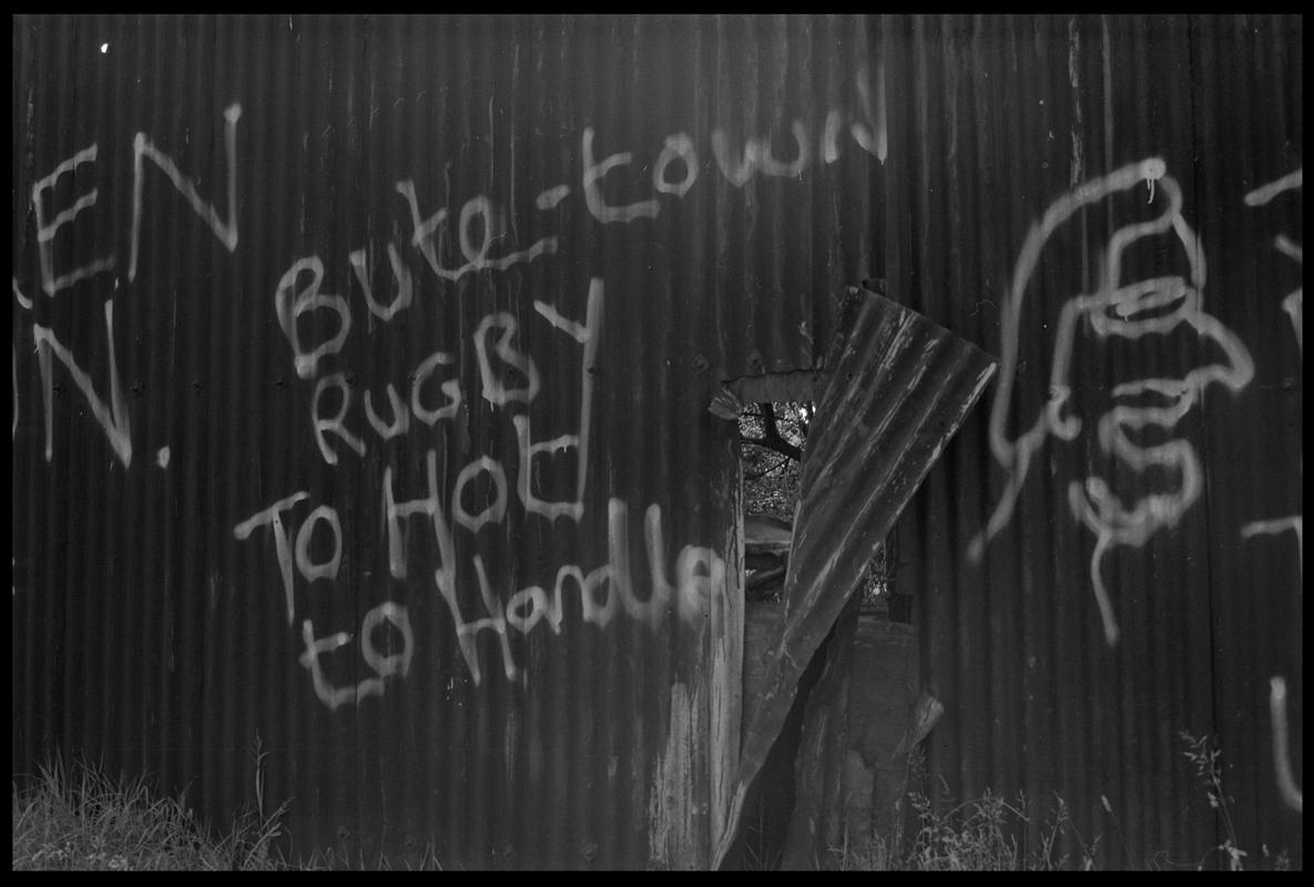 Butetown, negative