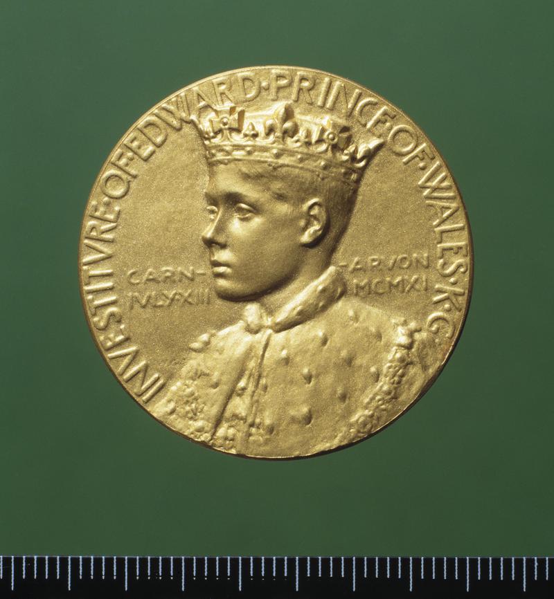 Investiture Medal 1911, gold, obv.