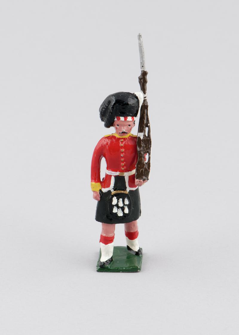 Model of an Argyll & Sutherland Highlander with rifle of 1914. Left arm holds rifle and is moveable. Hand-painted.
