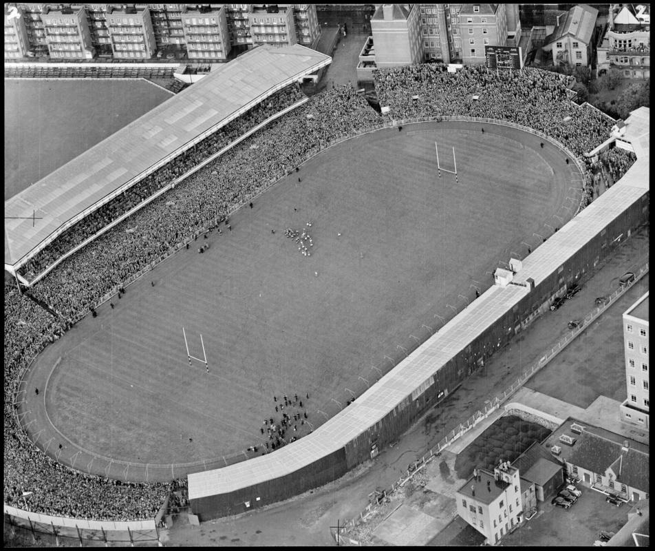 Aerial view showing match being played against the Springboks, 20 October 1951