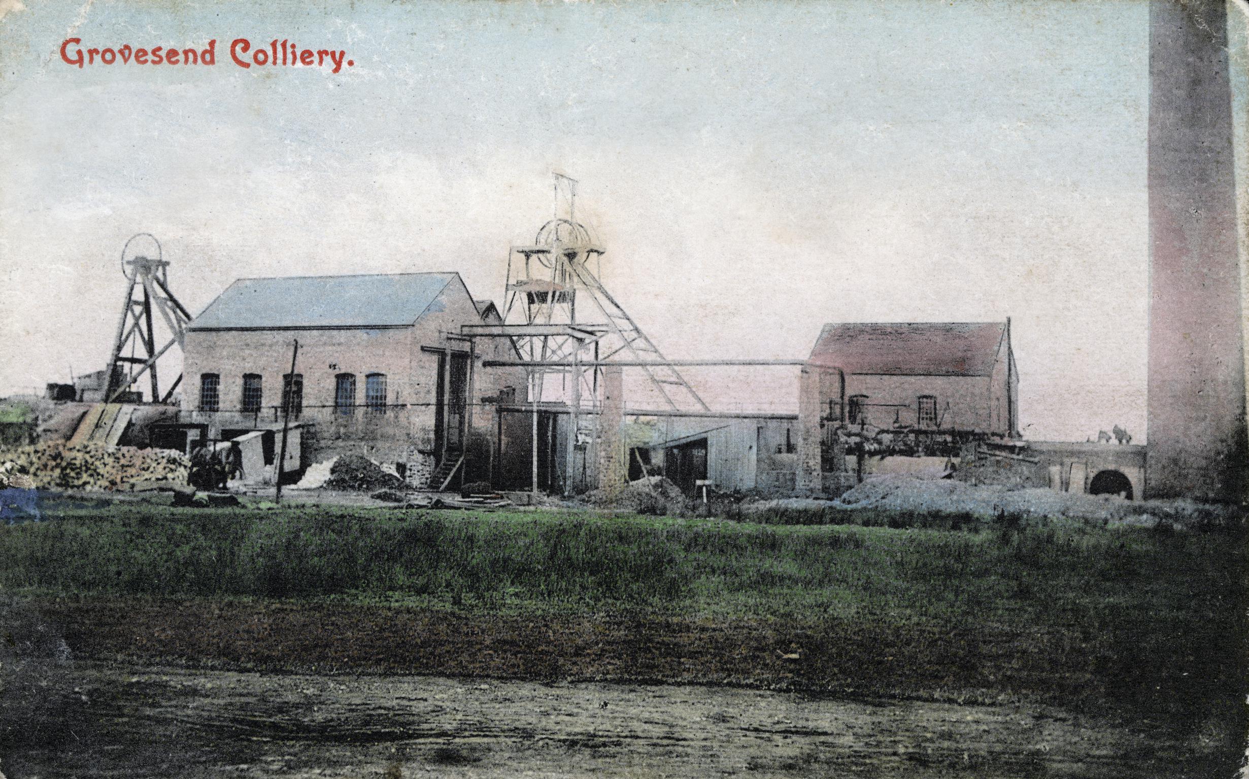 Grovesend Colliery (postcard)