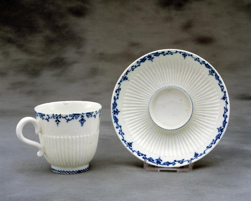 Cup and saucer, trembleuse