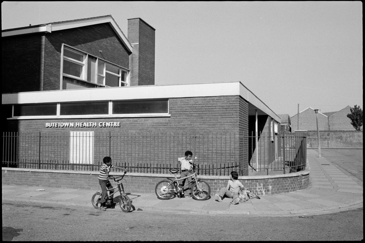 Butetown, negative
