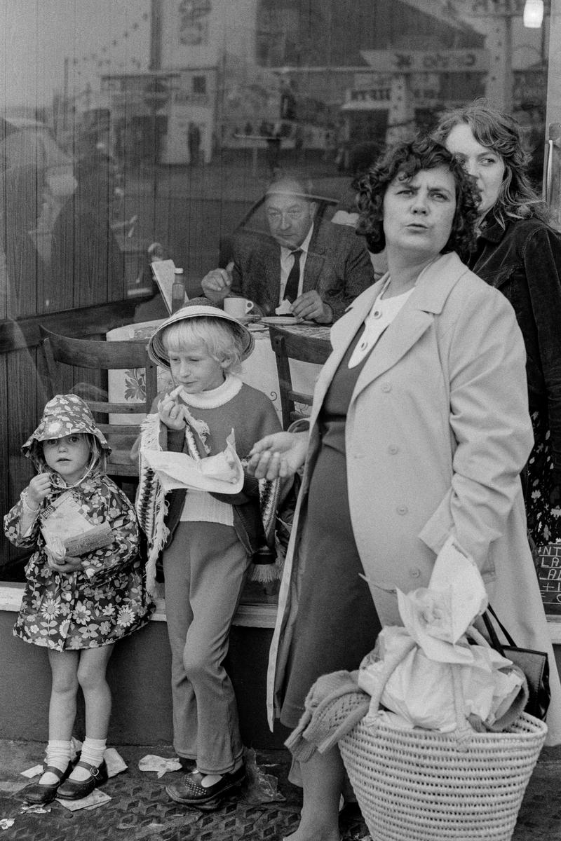 GB. WALES. Barry Island. Fish and chip shop. Family lunch. 1973