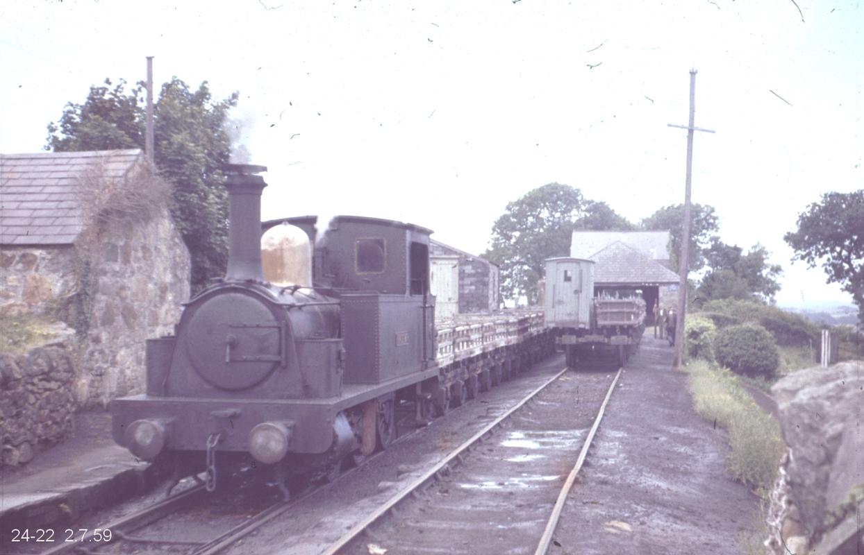 Steam engine with a row of transporter wagons, Penscoins, Dinorwig Quarry