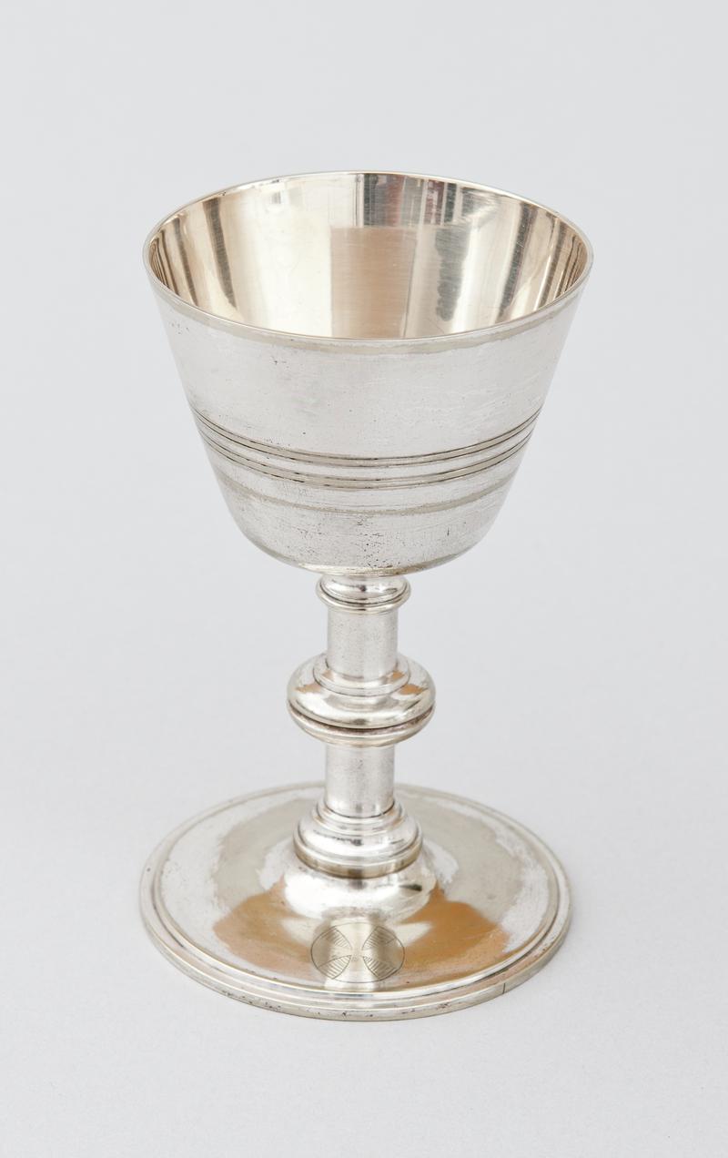 Case containing 2 cloths, 2 communion cups and Holy Communion Bopok