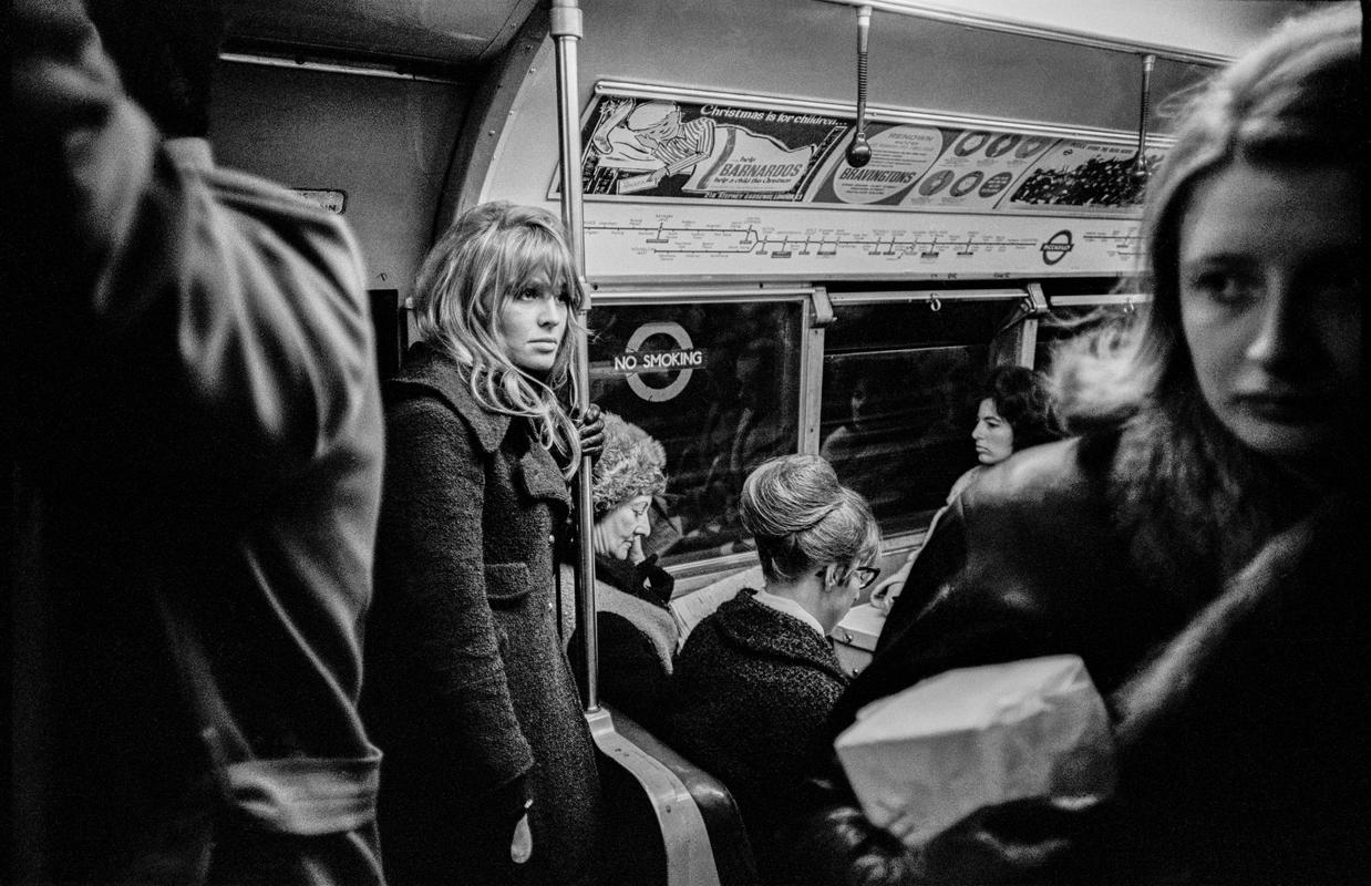 GB. ENGLAND. London. Actress Julie Christie travelling in London on the underground. 1965.