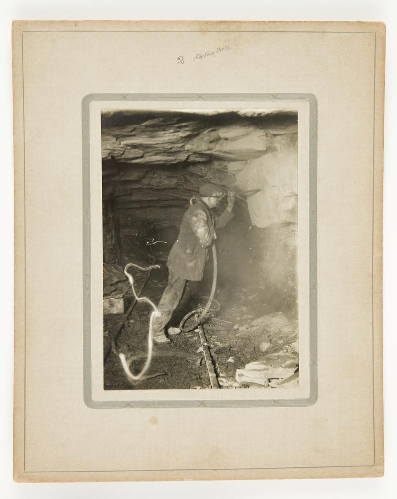 Trewill dust trap apparatus, photograph