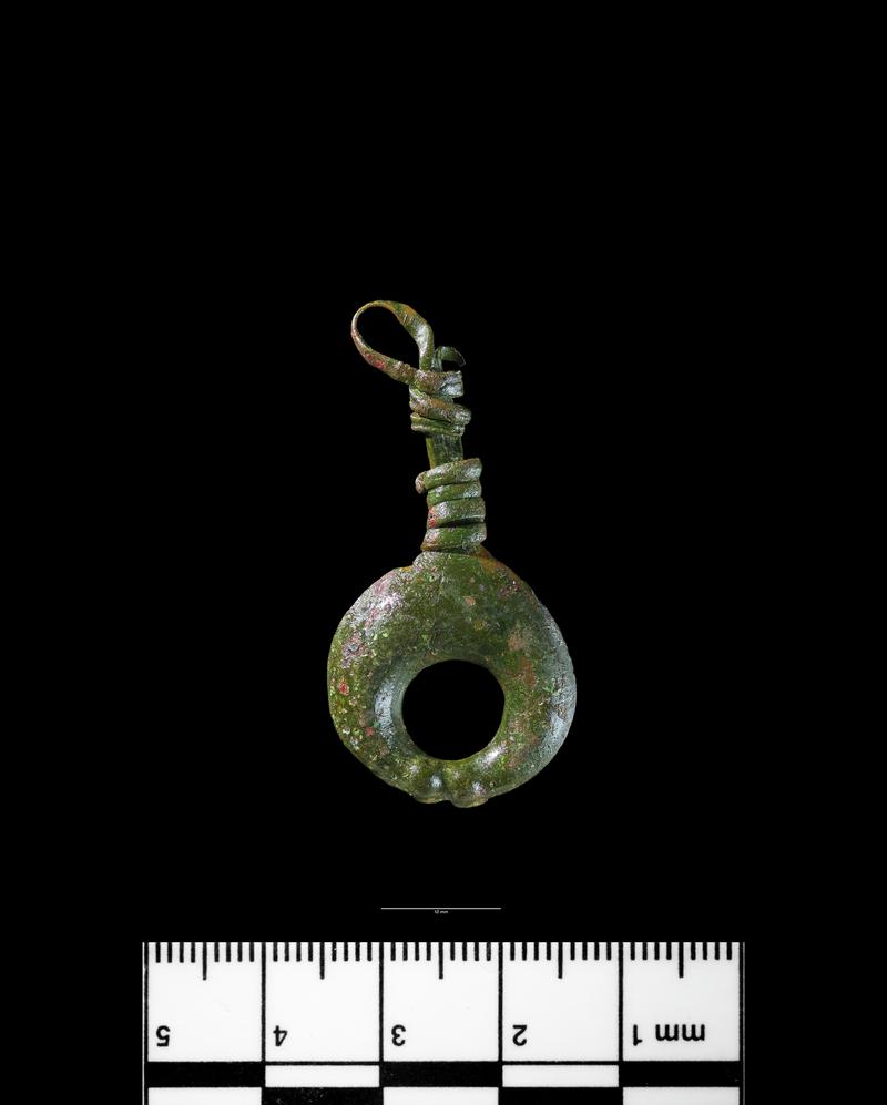 Roman copper alloy crescentic pendant