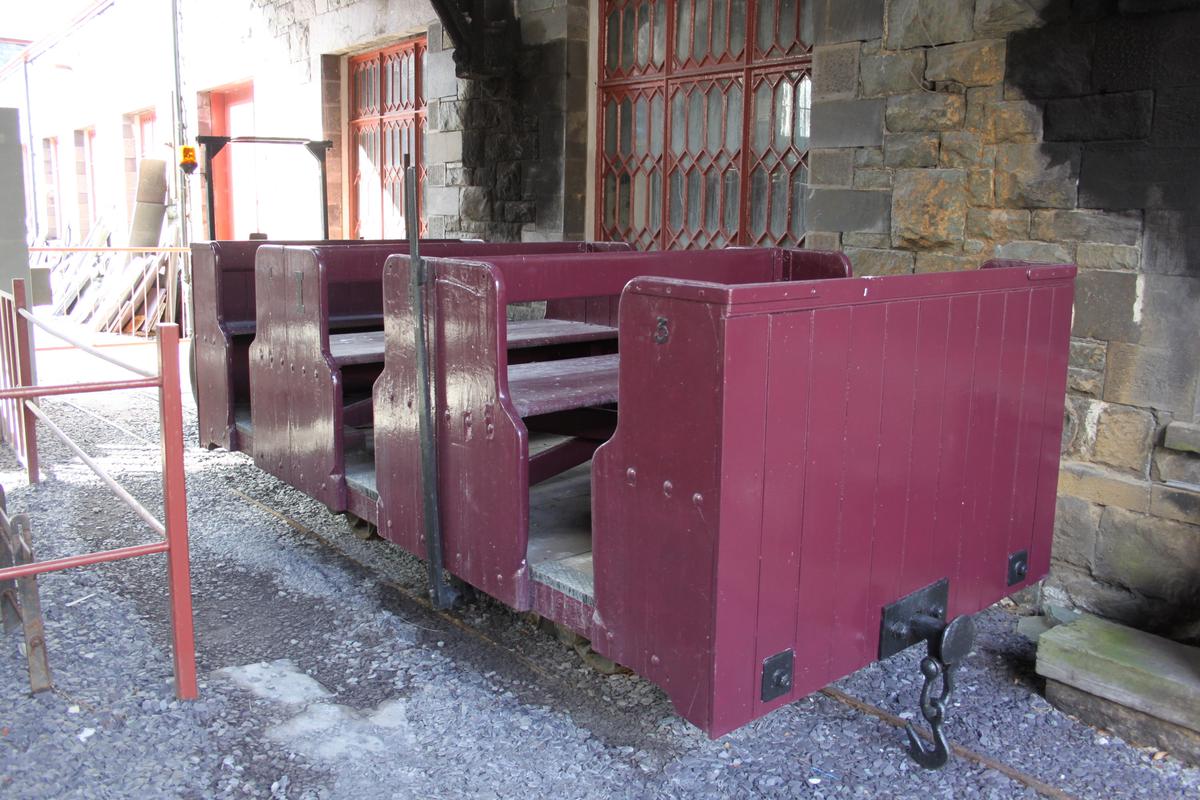 De Winton wooden passenger coach/carriage