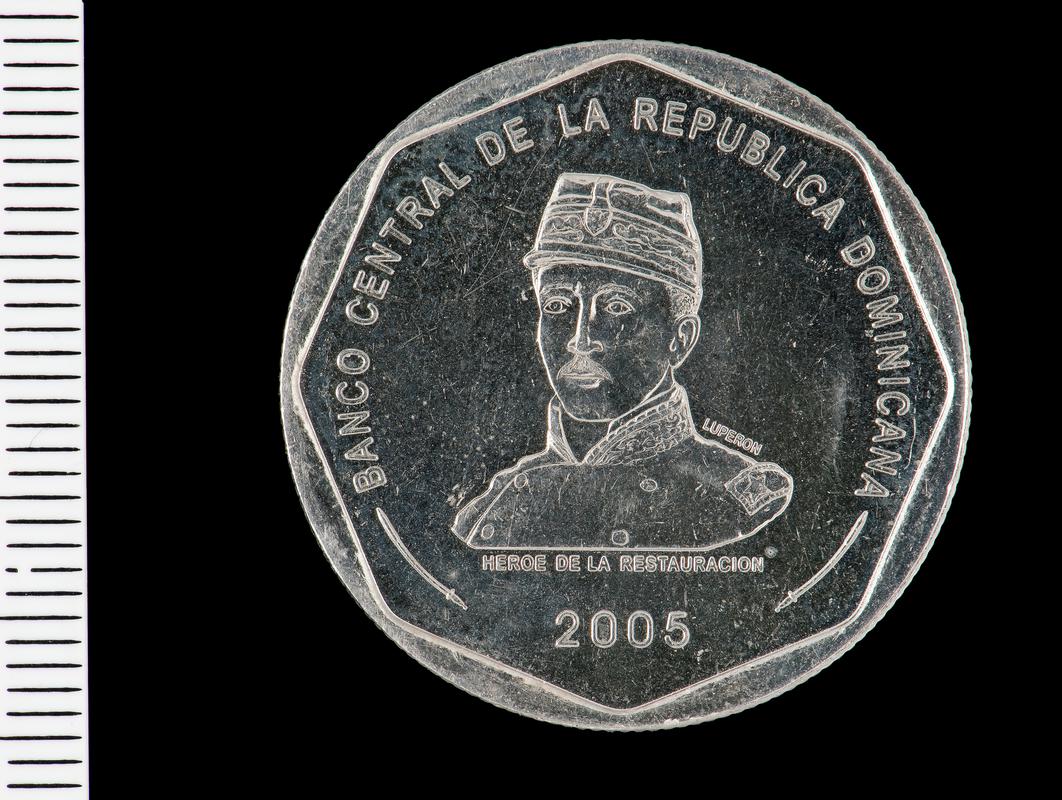Dominican Republic 25 Pesos coin 2005