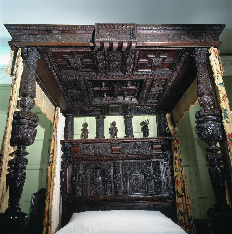 Four poster bed