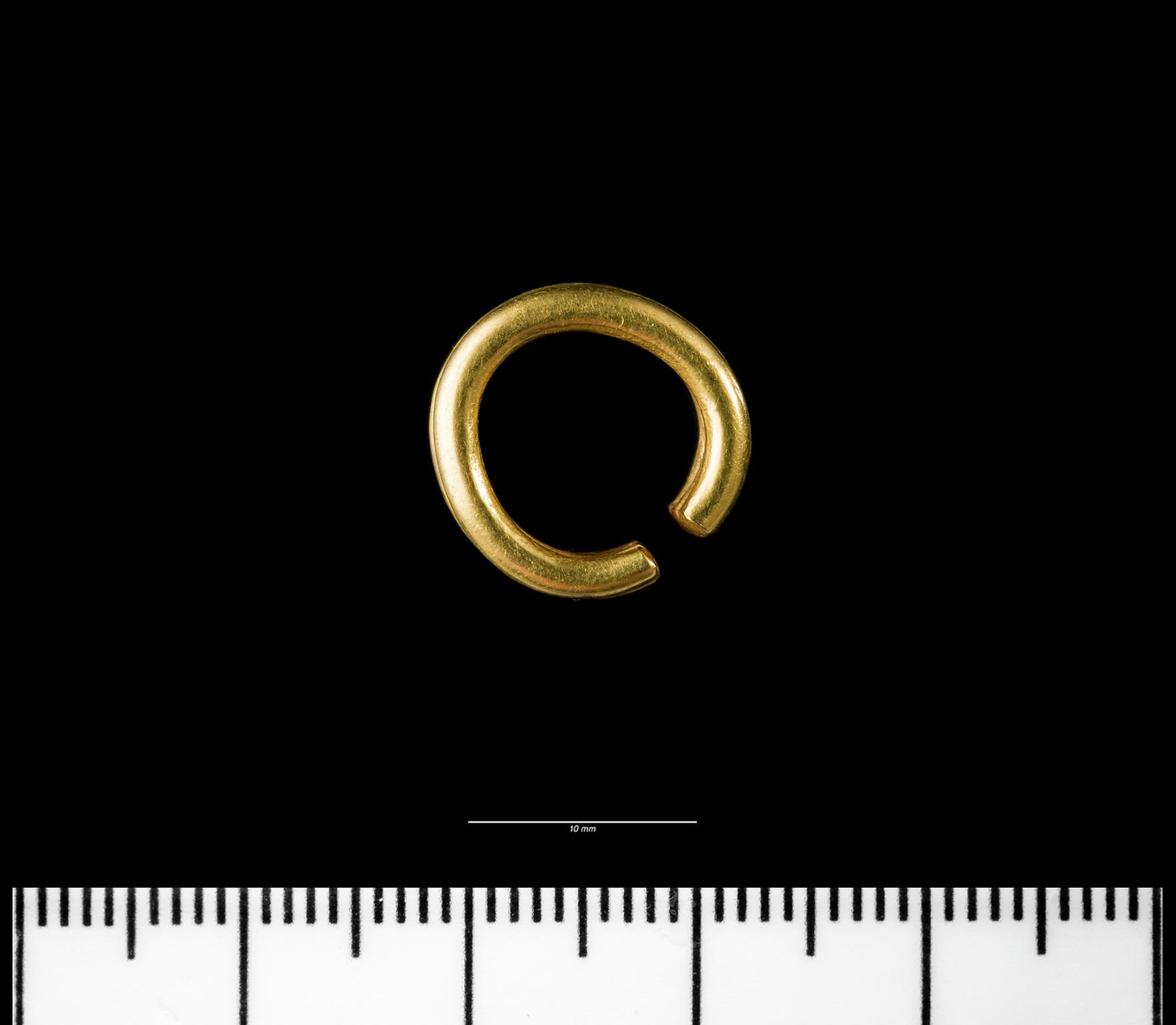 Middle Bronze Age gold penannular ring