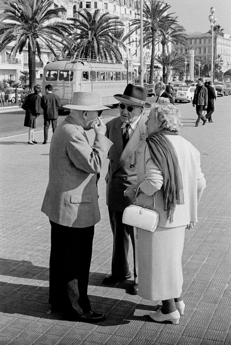 FRANCE. Nice. Conversation on the promenade. 1964.