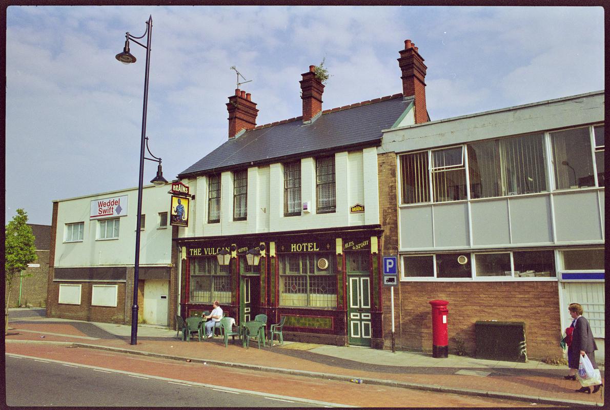 Photograph of The Vulcan Hotel on Adam Street taken by Arfur Daley, 1999.