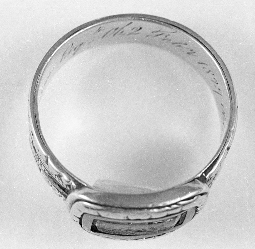 Mourning ring