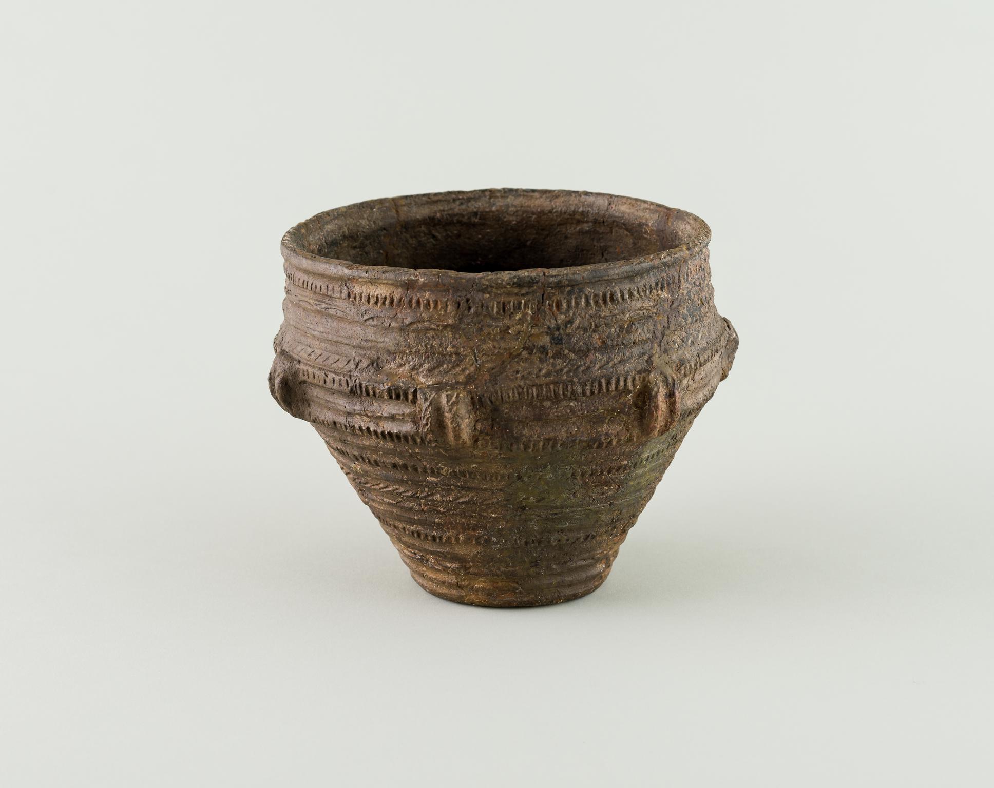 Early Bronze Age pottery food vessel