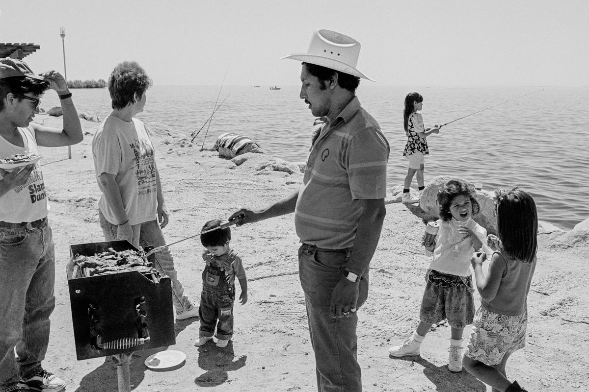 USA. CALIFORNIA. Salton Sea. Actually sea level -220ft. It is a favourite holiday for `Mexican Americans and poor white families. 1991.