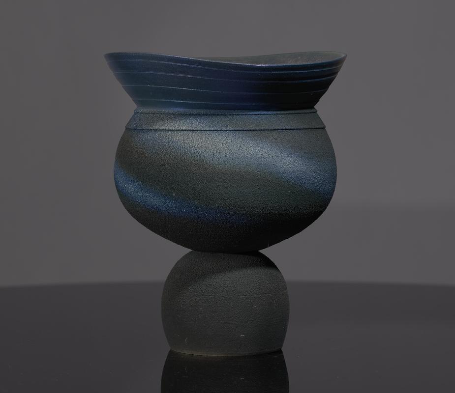Lustre pot with vitreous slip