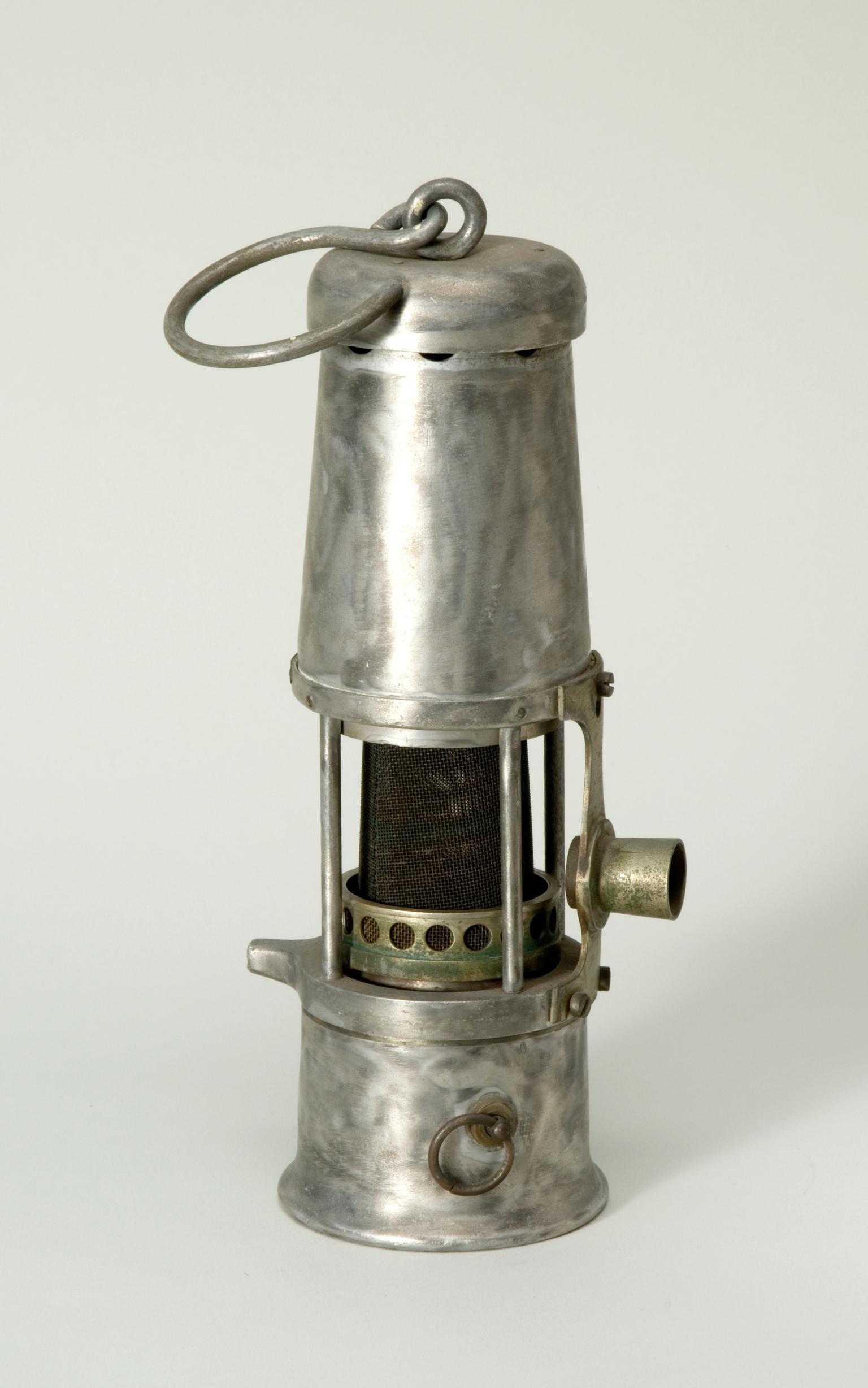 Flame safety lamp