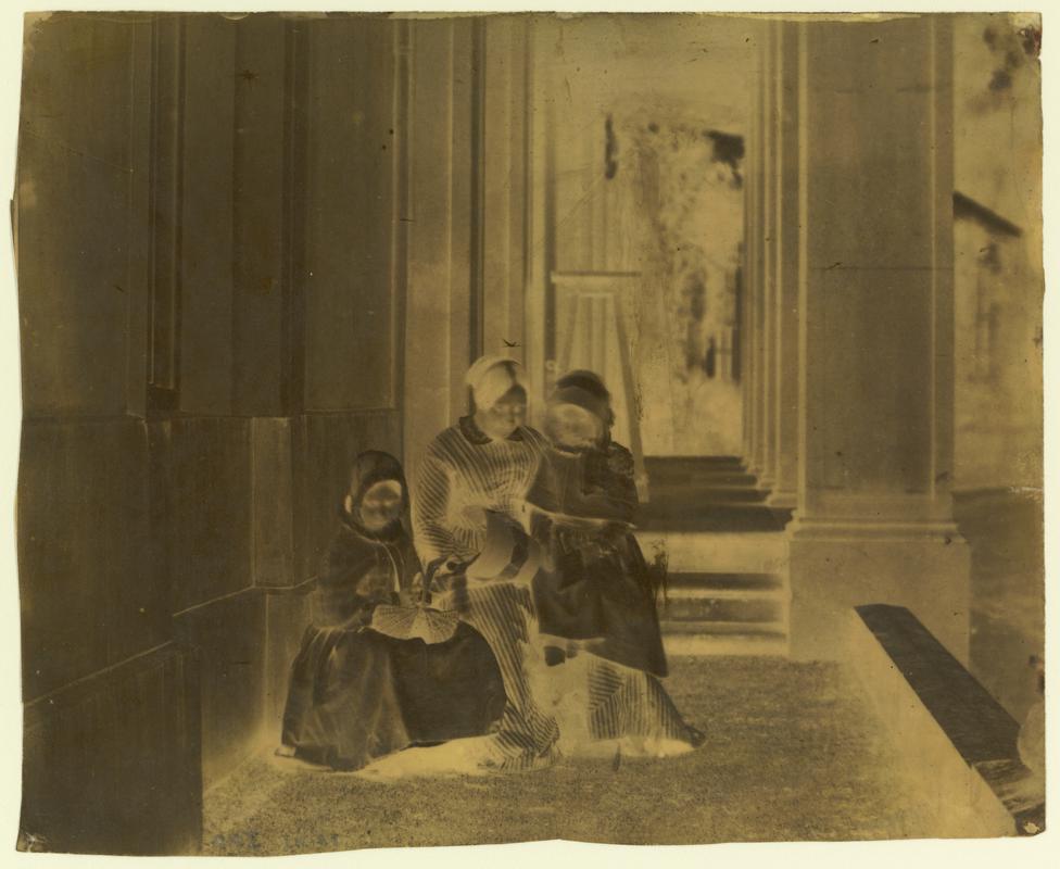Llewelyn family, negative
